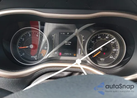 2015 Jeep Cherokee Latitude z USA, uszkodzony, nr VIN 1C4PJMCBXFW614902